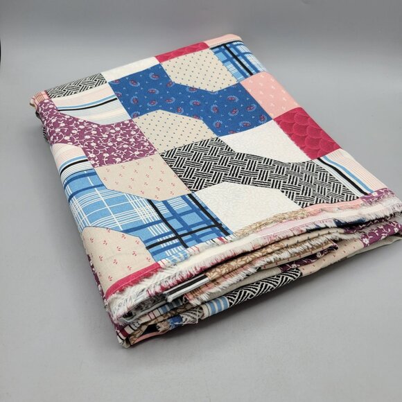 Bow-Tie Patchwork Quilt Print Cheater Quilt Cotton Fabric 102 x 90 - Picture 2 of 3